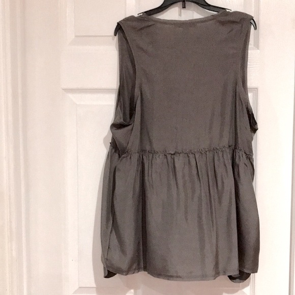 Banana Republic 100% silk taupe sleeveless blouse - Picture 2 of 10